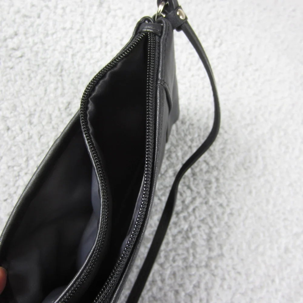COACH  Patent Leather Wristlet Wallet Black‎ 7x5X1inch